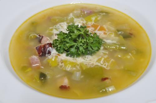 Uzená polévka se zeleninou – Snadné recept z Česko kuchyně, hotový za 30 - 45 minut